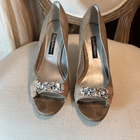 BEVERLY FELDMAN Tan Metallic Embellished Rhinestone Peep Toe Pumps Size 9.5 - Picture 5 of 12